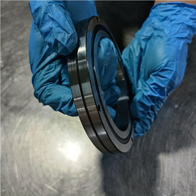 交叉滾子軸承的工作原理和安裝注意事項(xiàng)