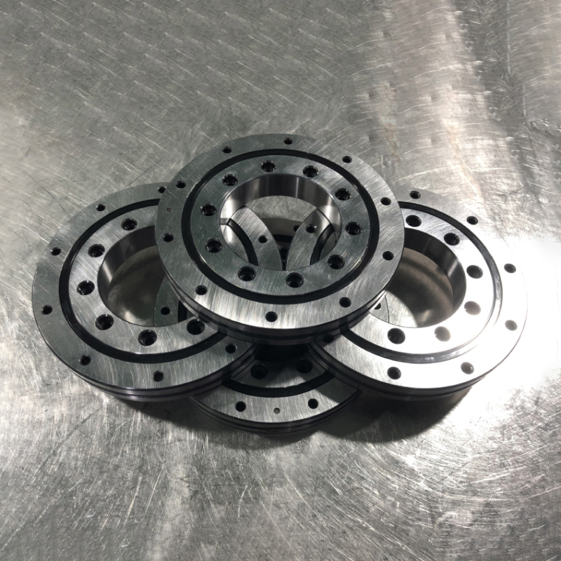 交叉滾子軸承和轉(zhuǎn)臺軸承的區(qū)別有哪些?詳解兩者優(yōu)勢